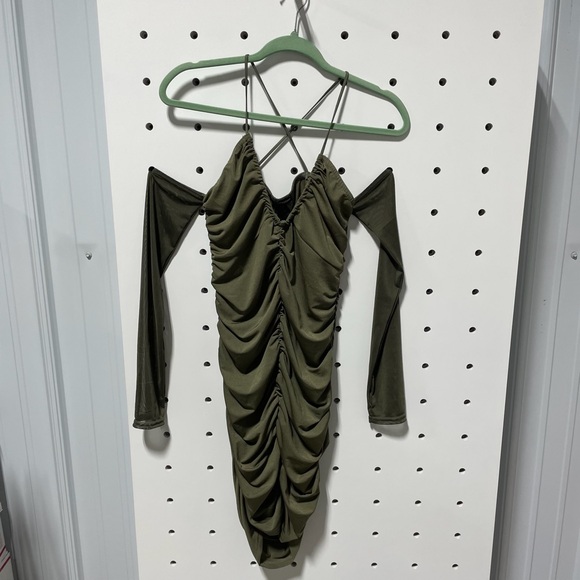 Pretty Little Thing Women's Elegant Off Shoulder Dress Size 10 - Picture 1 of 4